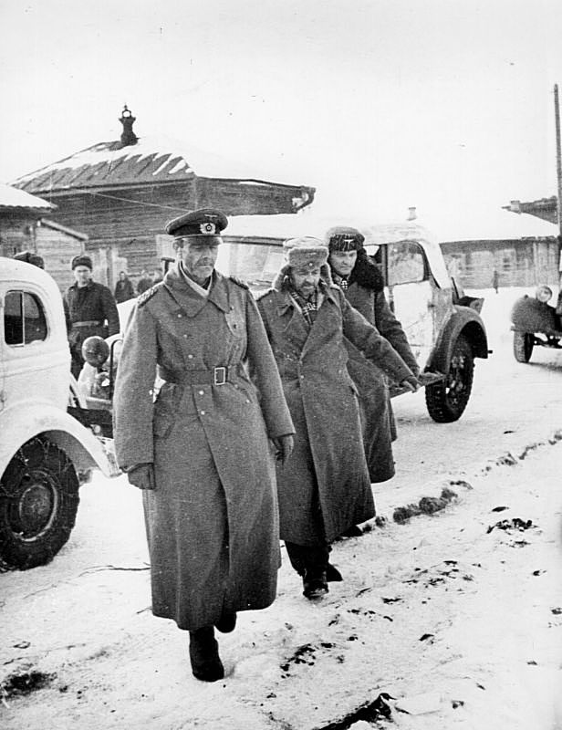 Ровно 80 лет назад фельдмаршал Паулюс, командующий 6-ой армией под Сталинградом, сдался в плен