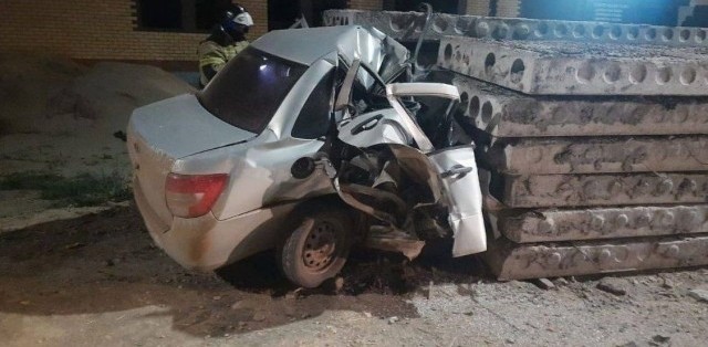 Дикая история из Татарстана: 21-летний парень с разгона впечатался в бетонные блоки, когда узнал, что станет отцом