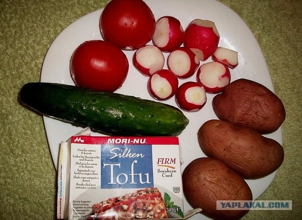 «Ишь грудь выпячила, бёдрами виляет, - Курица!», совместный пост  - Frau Marta и Mitsv