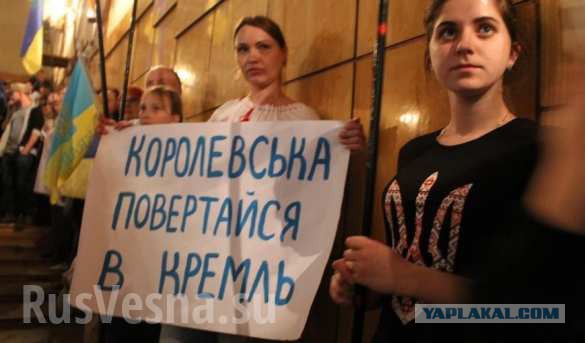 Разбила грамоту об башку