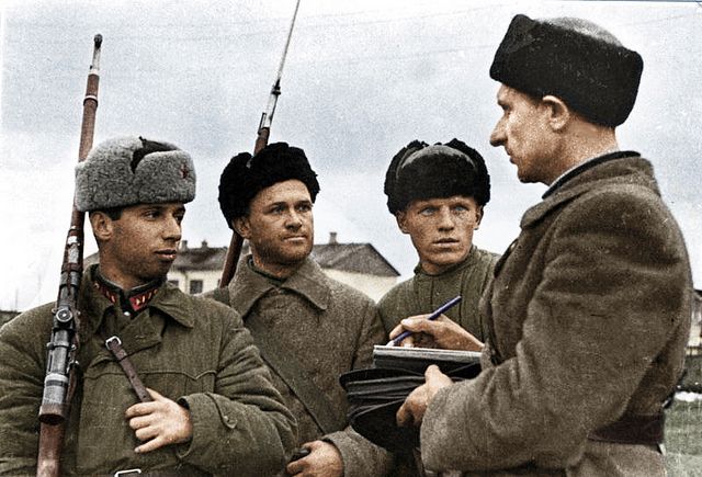 Разведчики из 23-й отдельной стрелковой бригады внутренних войск НКВД