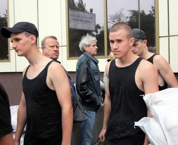 В Донецке штурмуют воинскую часть