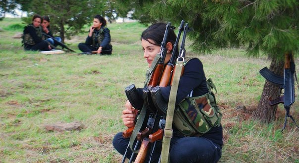 Женщины-солдаты наводят ужас на боевиков ИГ
