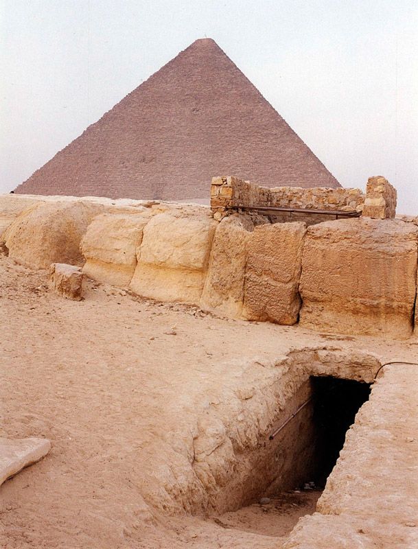 Саркофаг у пирамиды хеопса