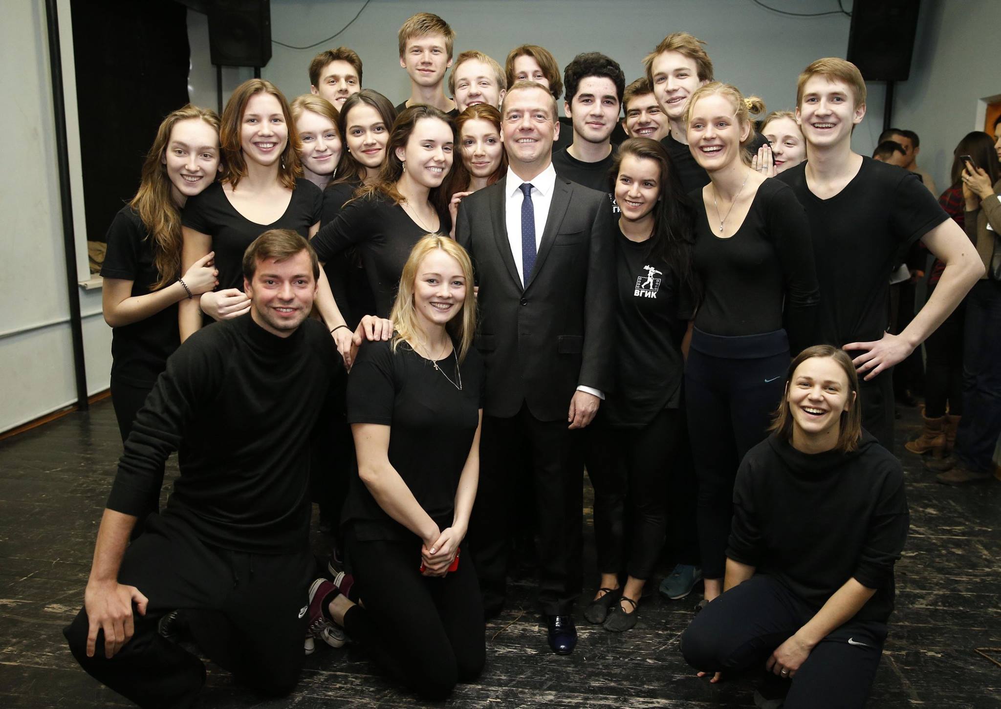 вступительные в театральный. актерский тренинг. где можно поступить на актера. поступление в театральный. журфак после 9 класса.