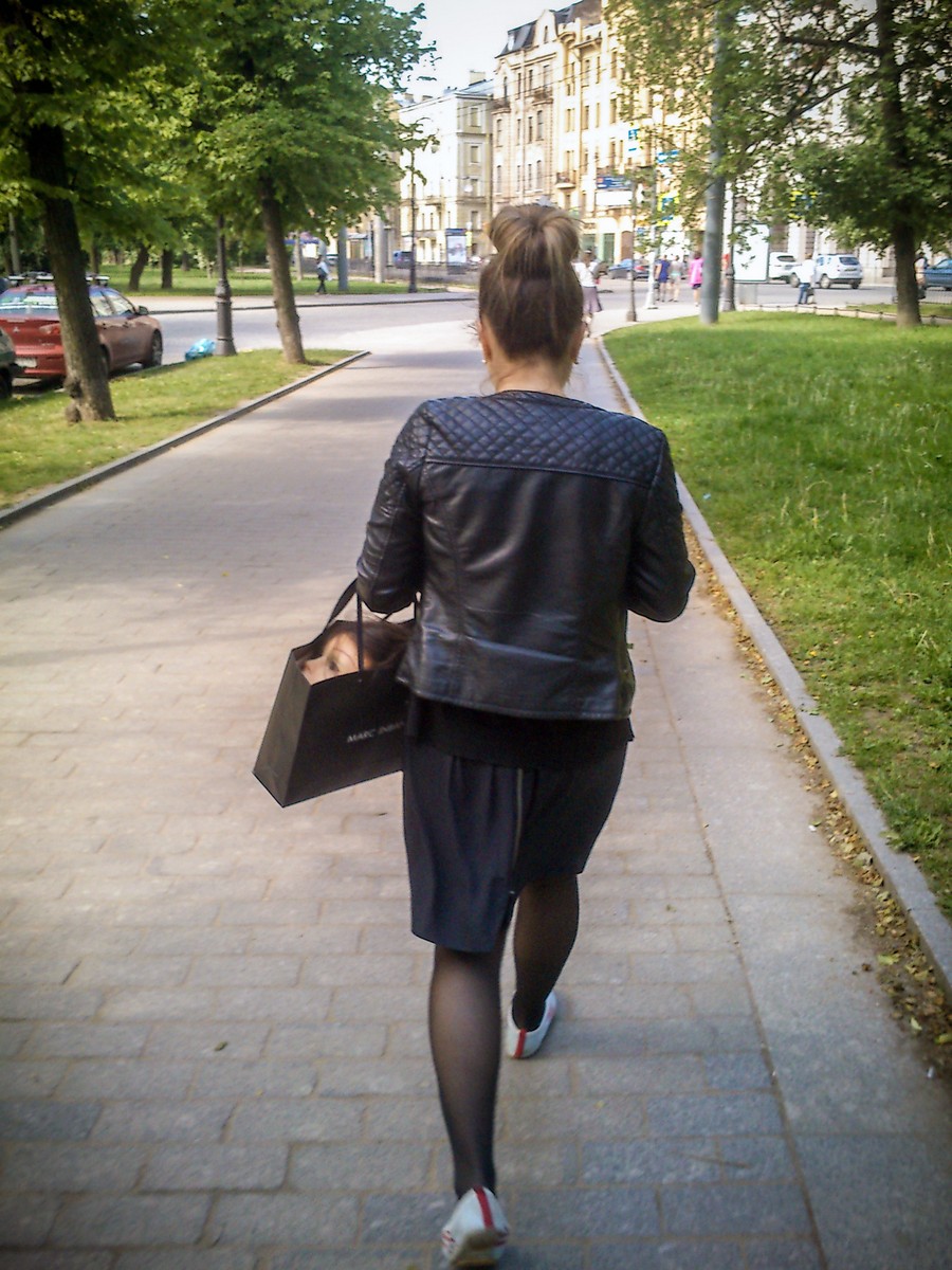 Елка в обморок упала. Кот и елка потеряла сознание. Магазин приколов. И вот пришли они люди без чувства юмора. Квашня квашней морозко.