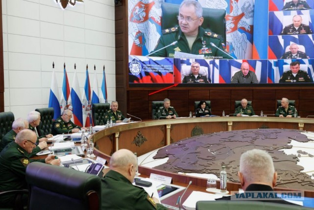 Командующий Черноморским флотом РФ, адмирал Виктор Соколов появился на совещании с министром обороны Сергеем Шойгу