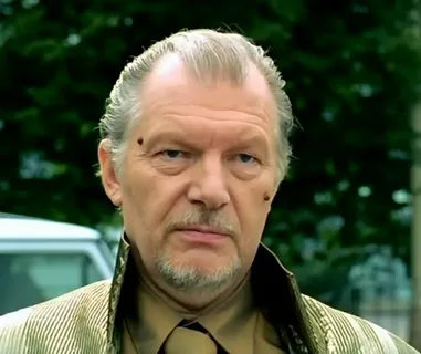 75-летний дедушка на "Волге" - это уже предпосылка