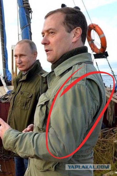 Дмитрий Медведев стал военнопленным со срезанными шевронами