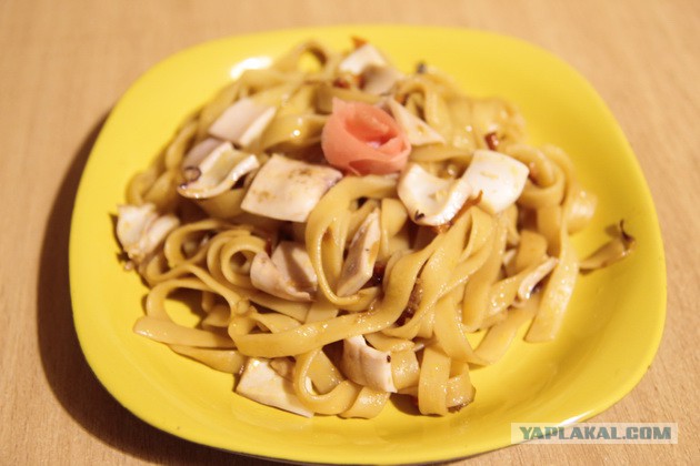 Лапша "удон" с кальмарами:)