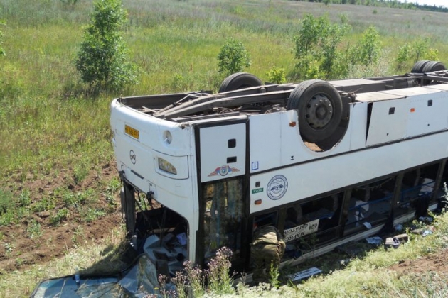 Почти 50 человек оказались заблокированы в автобусе после ДТП под Калугой