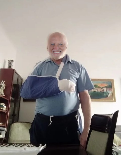 Гарольд сломал руку