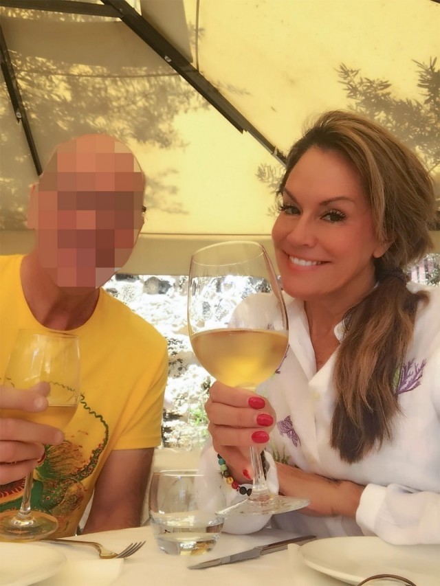 Не шлюха, а экспериментатор: женщина переспала с тысячей женатых мужчин