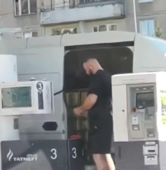 В Москве и Подмосковье начали ограничивать продажу бензина в одни руки