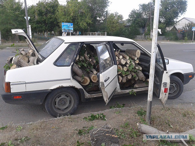 Автоюмор, смекалка, но чаще абсурд