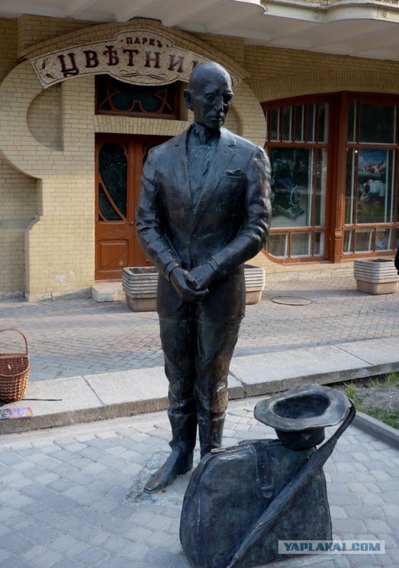 "12 стульев". Гайдай или Захаров?