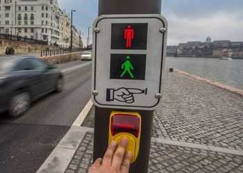 Водитель набросился на пешехода, решившего поучить его ПДД