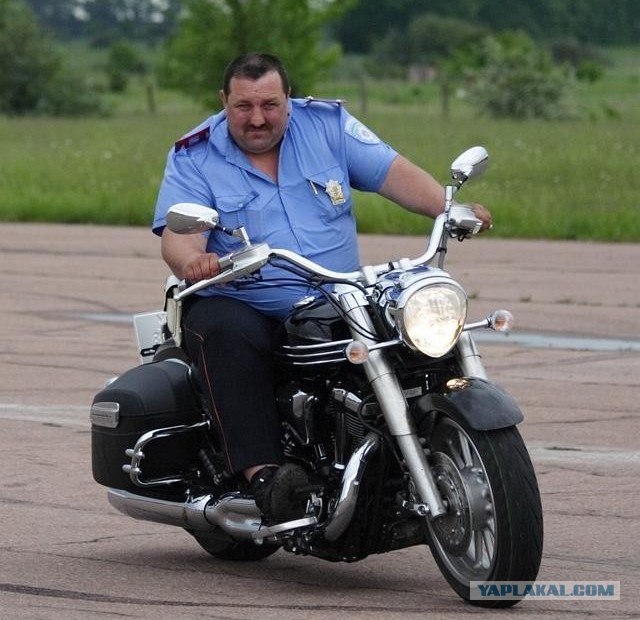 Мент на мотоцикле