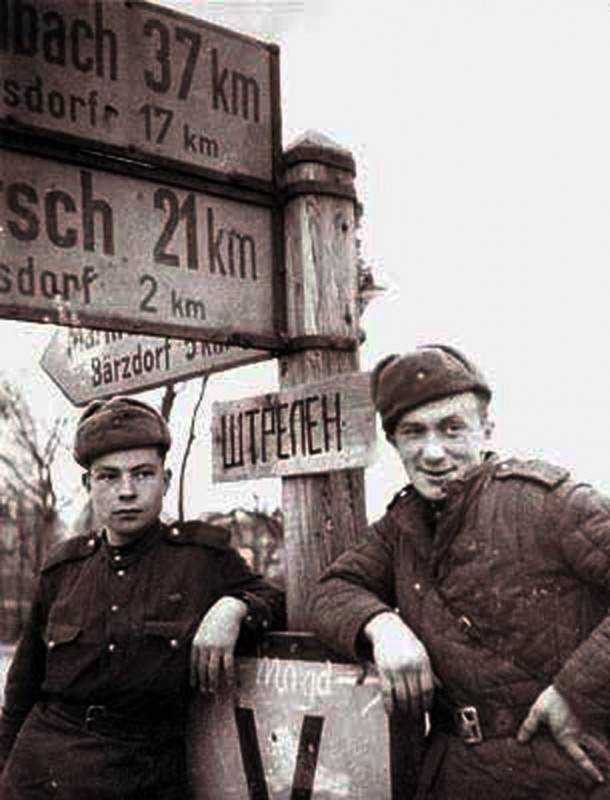 Армейские фотографии советских знаменитостей.