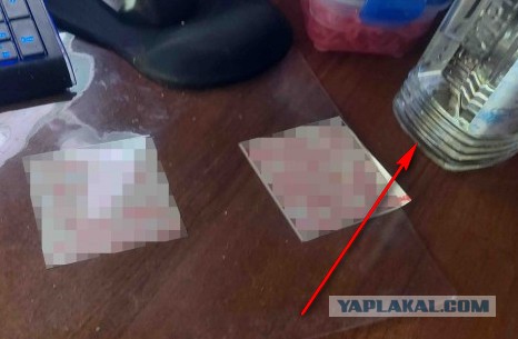 Зачем в СССР клали стекло на письменный стол?