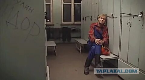 Индия. В скале на высоте 11 м отвалилась каменная дверь, о которой никто не подозревал, открылась небольшая комната