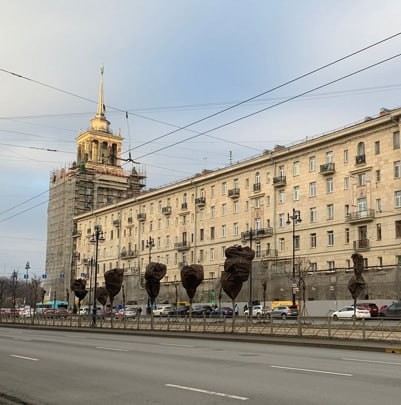 Дом на углу Московского проспекта и Бассейной улицы в Санкт-Петербурге, где жил Виктор Цой в 1970-1980 годах, признан региональным памятником