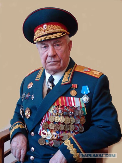"ряженные" на трибунах Парада Победы