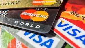 Банки стали блокировать операции не платящих проценты владельцев кредиток