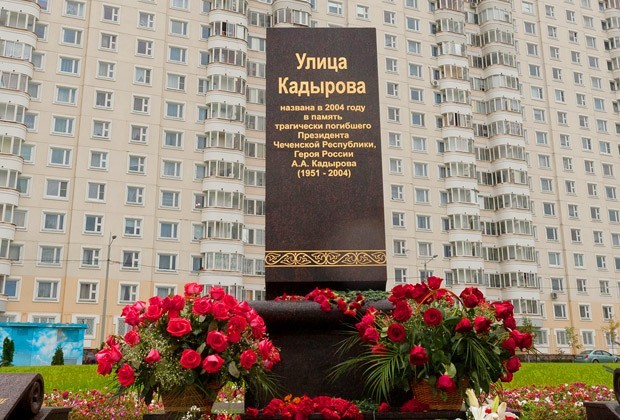Ничего необычного, просто Рогозин с утра пораньше для настроения отрабатывает стрельбу по мишеням
