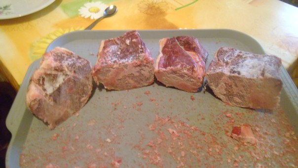 Как разделать большой кусок замороженного мяса?