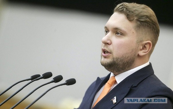 В Госдуме призвали убрать захоронения лидеров СССР с Красной площади