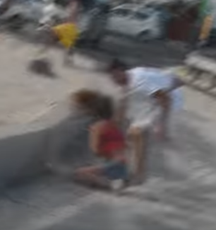 Туристку насмерть сдуло с пляжа самолетом