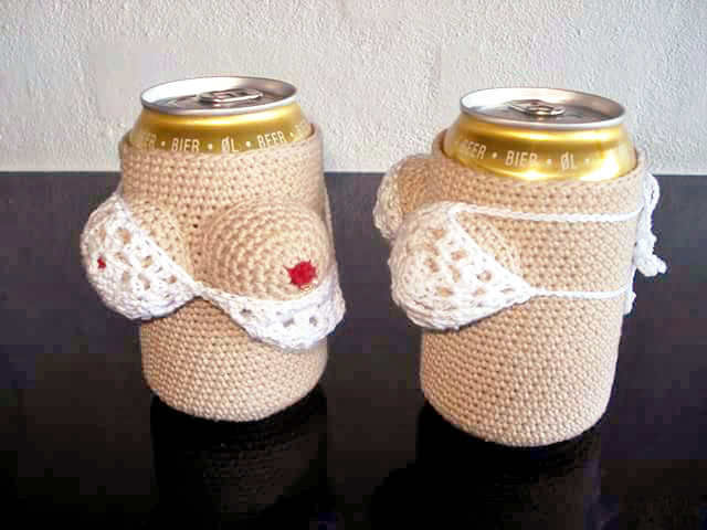 Купил чехол для пива. Собаке он пришелся по размеру...