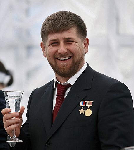 "Девочка, скажи нам, откуда у тебя столько медалек?"- "Добрый дядя командир дал"