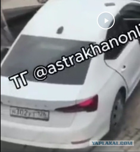 В Астрахани в день национального траура по погибшим от рук террористов группа парней решила устроить "концерт"