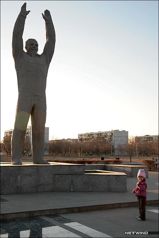 памятник юрию гагарину (байконур). памятник юрию гагарину (байконур). байконур памятник гагарину. гагарин памятник байконур. памятник гагарину байконур.
