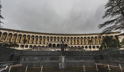Кто кого кормил