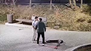 Вандалы взорвали урну в сквере Владивостока