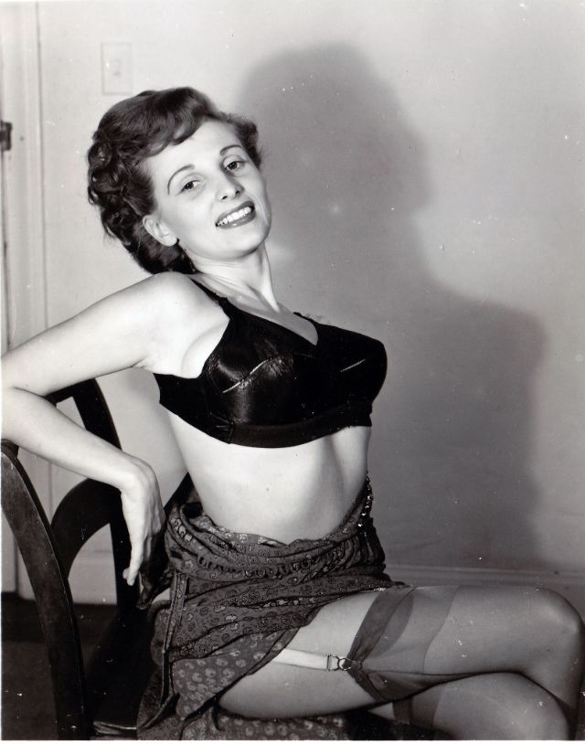 Крутые фото, запечатлевшие озорных дам 1950-х годов