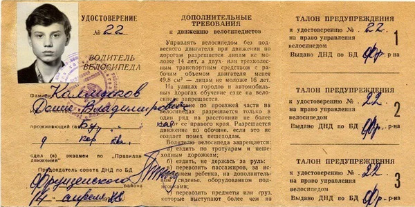 Если вы думайте, что электросамокатчики белые и пушистые, то посмотри это видео из Троицка. Парень сбил ребенка и просто уехал