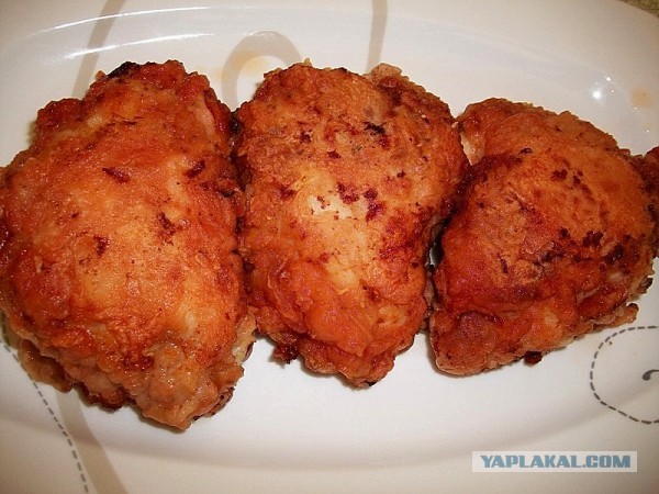 «Ишь грудь выпячила, бёдрами виляет, - Курица!», совместный пост  - Frau Marta и Mitsv