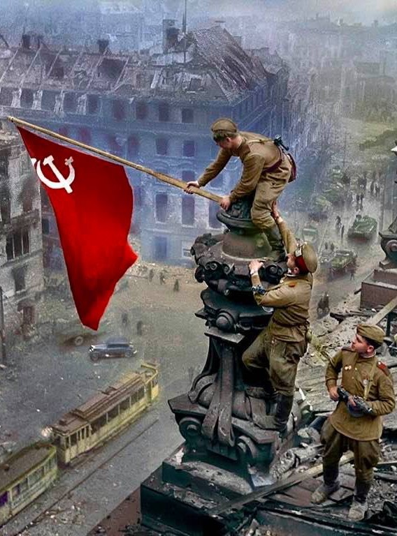 "Полетели над Рейхстагом, Россия! Над Рейхстагом, ребяточки!"