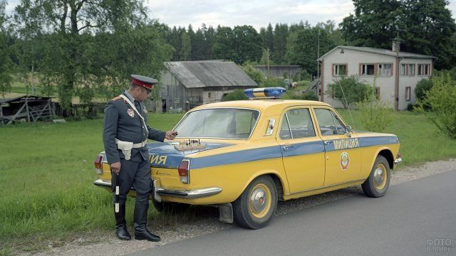 «Работает на Украину». В Екатеринбурге женщину задержали за куртку с Микки Маусом