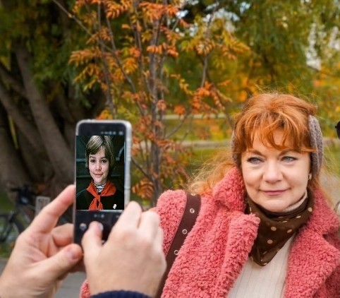 Алиса прогулялась по собственной аллее