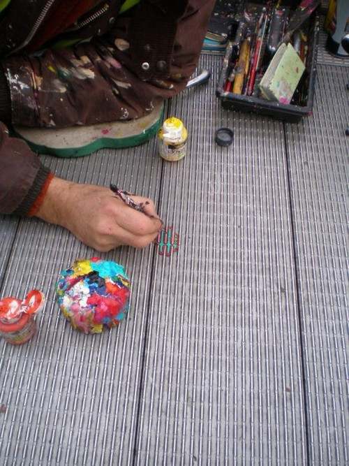 Пожевал, выплюнул - нарисовал картину