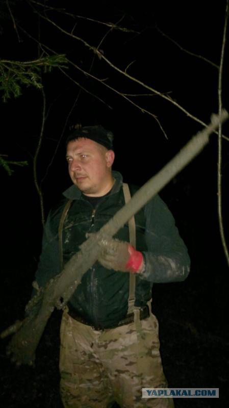 Находка у дальней стены землянки в лесу