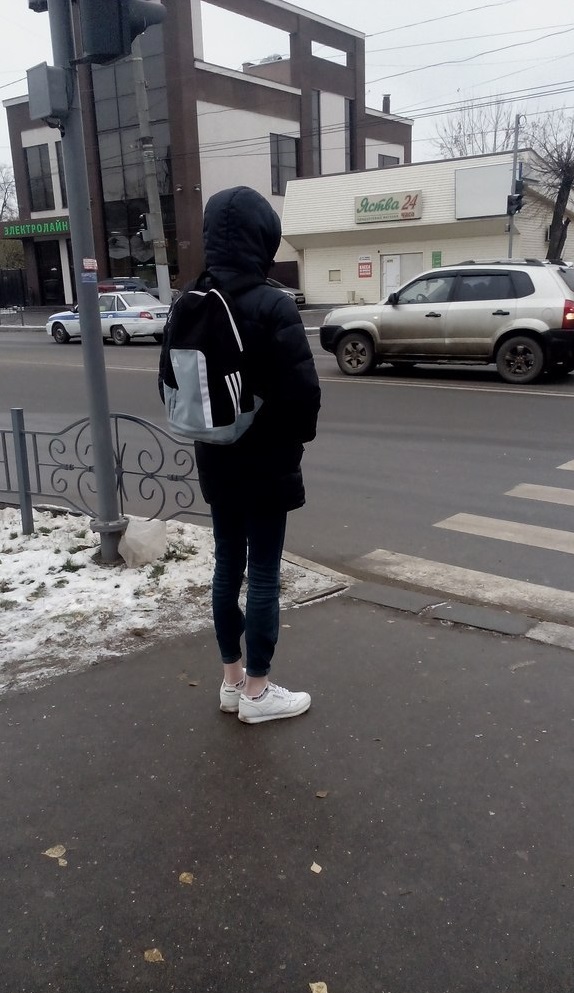 Сначала подумал что костюм, а потом увидел подвороты...