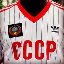 Россиян заставили снять одежду с символикой СССР на ЧМ в Венгрии