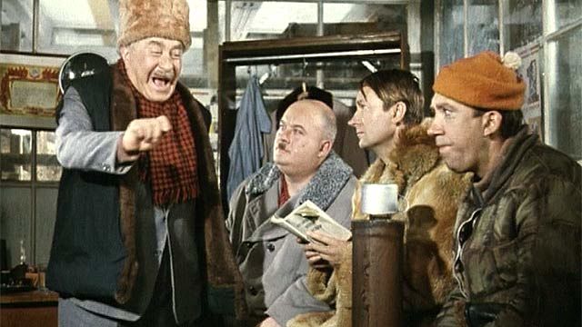 Учителя в Кузбассе устроили травлю девочке, снявшей школьный обед с макарошками "как собакам"