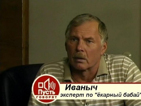 Тарантино нервно курит в сторонке